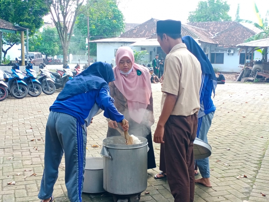 Kolaborasi PMR dan Tata Boga # Dapur Umum
